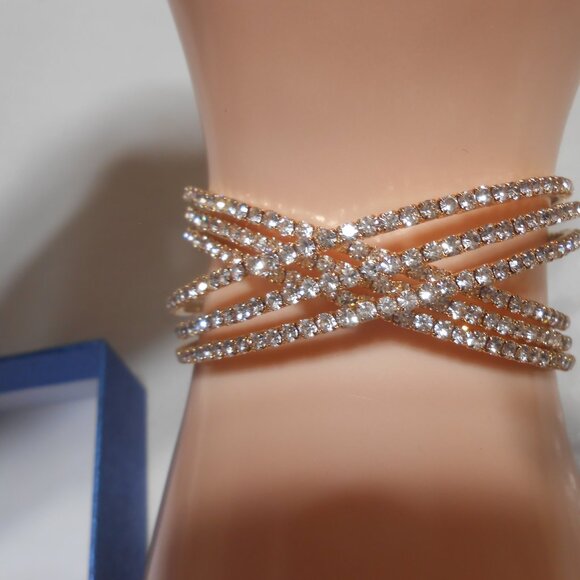 NEW CLEAR RHINESTONE BANGLE CLIPON BRACELET ON GOLD BAND IN BLUE BOX BEAUTIFUL - Picture 6 of 9